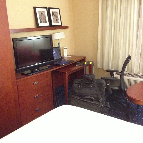 Photo taken at Courtyard by Marriott Boston Lowell/Chelmsford by Michael B. on 5/6/2013