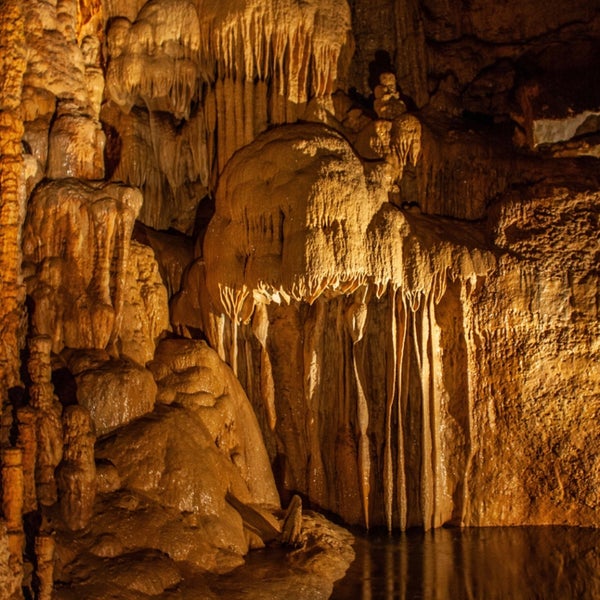 Foto diambil di Natural Bridge Caverns oleh Erkan S. pada 8/9/2020