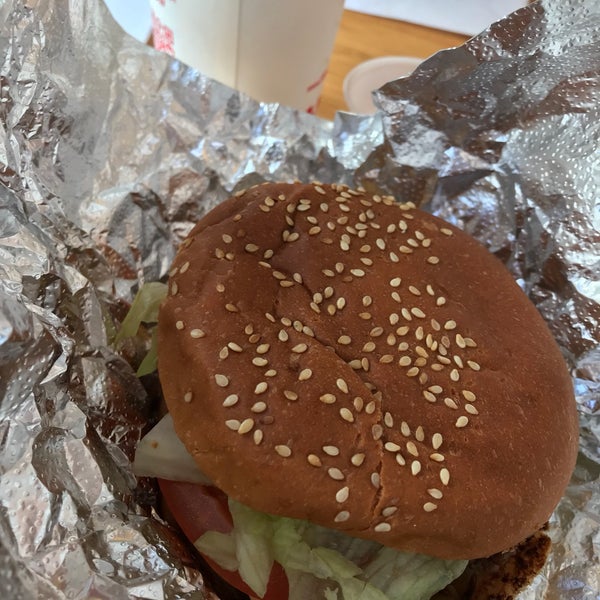 Photo taken at Five Guys by Alice Y. on 10/18/2018