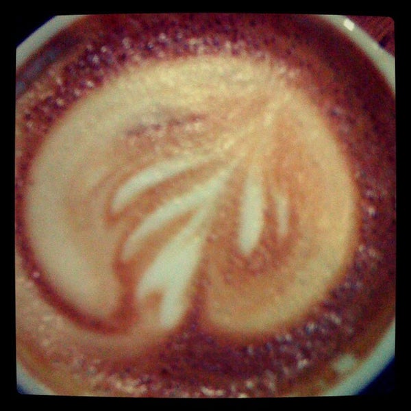 Foto tirada no(a) Volta Coffee, Tea &amp; Chocolate por Chelsea H. em 10/28/2012