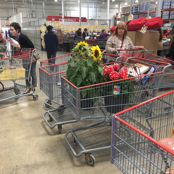 Costco St. James Industrial Vinnipeg, MB'da fotoğraflar