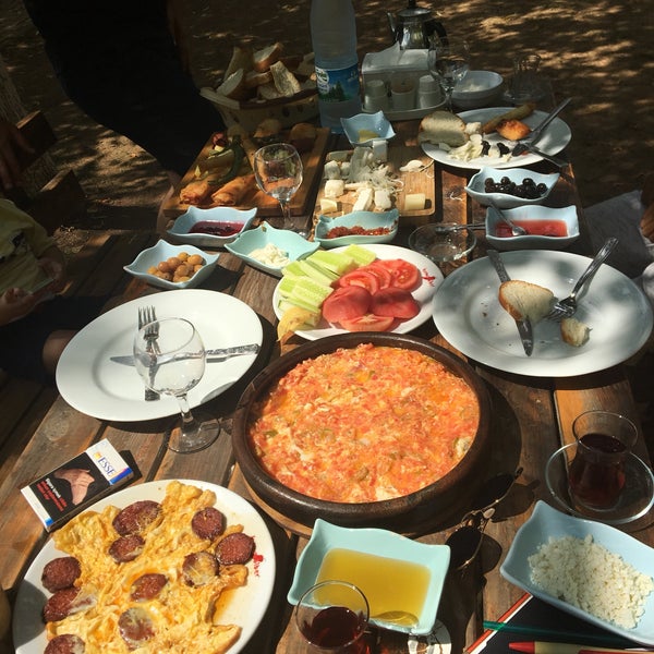8/26/2018 tarihinde Gulya M.ziyaretçi tarafından Melek Garden Restaurant'de çekilen fotoğraf
