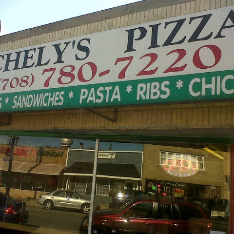 10/26/2012 tarihinde Shan F.ziyaretçi tarafından Chely&#39;s Pizza'de çekilen fotoğraf