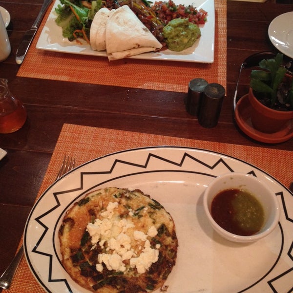 Foto tirada no(a) Anasazi Restaurant por Jamie S. em 3/30/2014