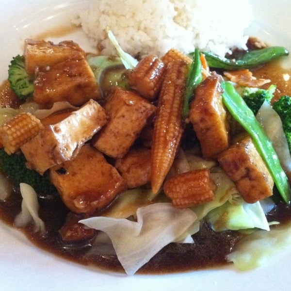 Photo taken at Bangkok Dee Thai Cuisine by Alicia on 10/11/2012