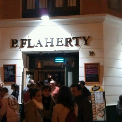 Foto tirada no(a) Flaherty&#39;s Irish Bar por Mehmet Y. em 10/13/2012