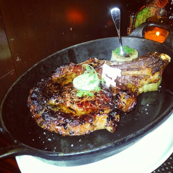 Foto scattata a BLT Steak da Kash G. il 4/10/2013