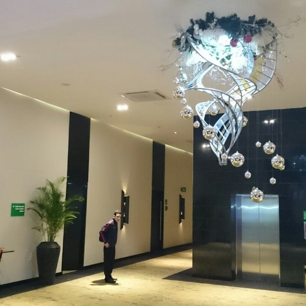 12/18/2014 tarihinde Carlos E.ziyaretçi tarafından Hotel Holiday Inn Bucaramanga Cacique'de çekilen fotoğraf
