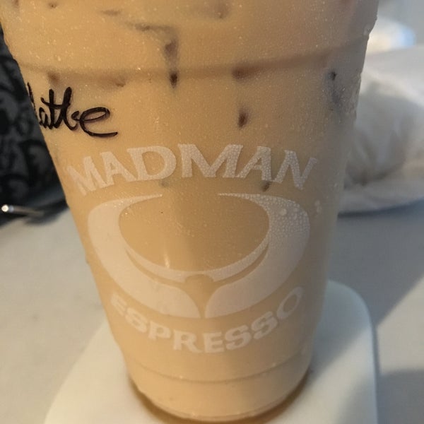รูปภาพถ่ายที่ Madman Espresso โดย Katrina T. เมื่อ 8/7/2017