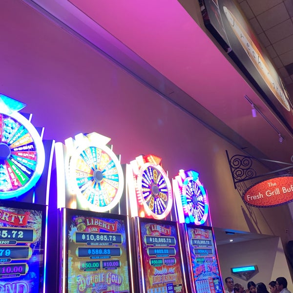 รูปภาพถ่ายที่ Fantasy Springs Resort Casino โดย Michael A. เมื่อ 6/16/2019