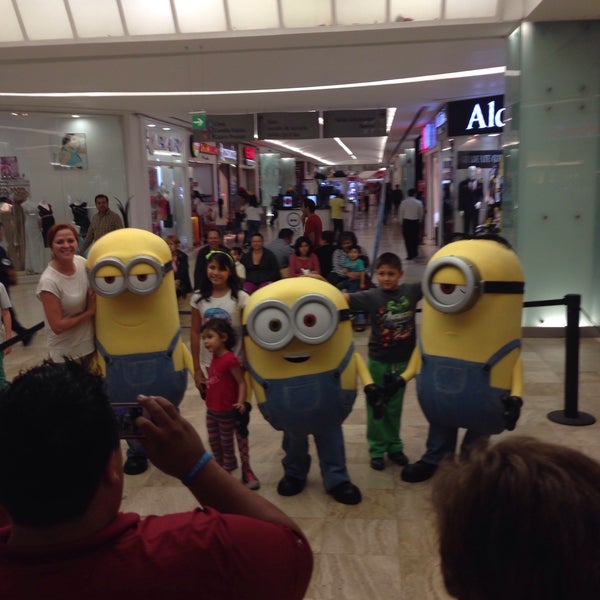 Foto scattata a Plaza Universidad da Daniel E. il 7/17/2015