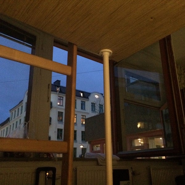 รูปภาพถ่ายที่ Slottsskogens Vandrarhem &amp; Hotell Gothenburg - Backpackers โดย Mary B. เมื่อ 8/3/2014