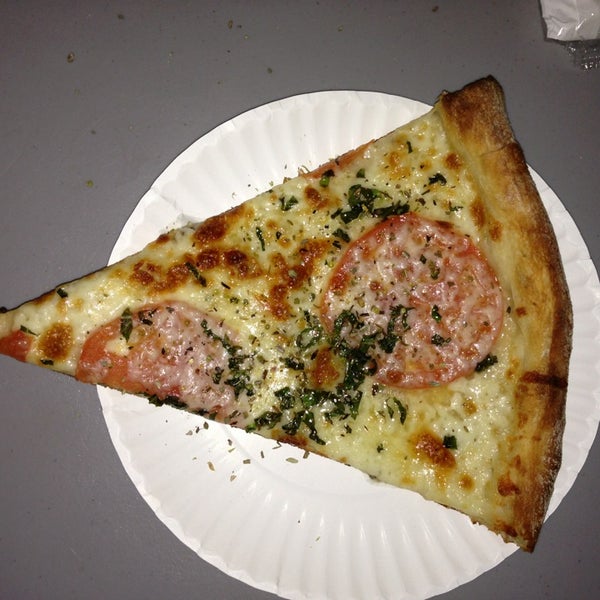 3/9/2013にHeathyre P.がDowntown House Of Pizzaで撮った写真