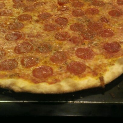รูปภาพถ่ายที่ Hoboken Pizza &amp; Beer Joint โดย Tyler B. เมื่อ 2/3/2013