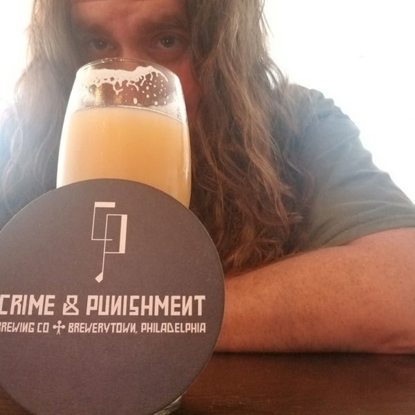 Foto tomada en Crime &amp; Punishment Brewing Co.  por chris w. el 7/31/2019