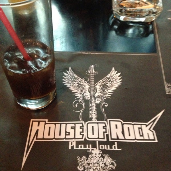 รูปภาพถ่ายที่ House of Rock โดย Wladimir L. เมื่อ 6/7/2013