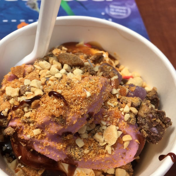 Freshëns Yogurt Frozen Yogurt Shop in Minneapolis