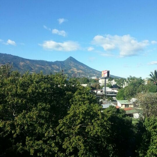 Photo taken at Courtyard by Marriott San Salvador by Ruben G. on 1/20/2013