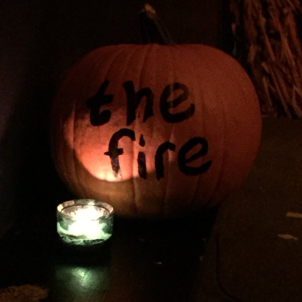 Foto tirada no(a) The Fire por Adam M. em 11/19/2014