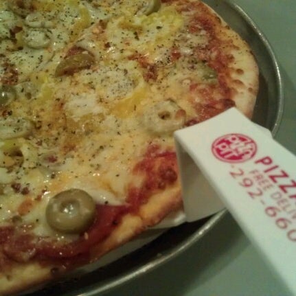 Foto tirada no(a) Pizza Pit por Ben T. em 11/30/2012
