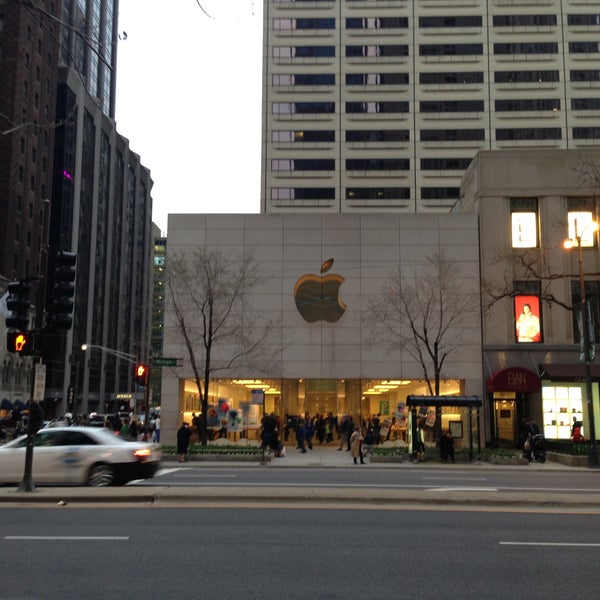 Michigan Avenue - Apple Store - Apple