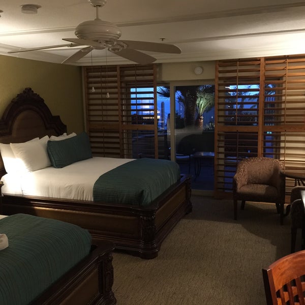 Das Foto wurde bei Pacific Terrace Hotel von Alexander O. am 5/11/2015 aufgenommen