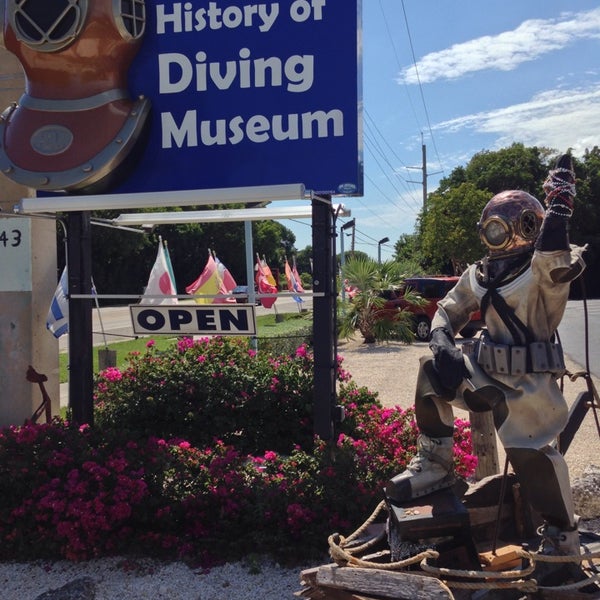 Foto scattata a History of Diving Museum da Alexander O. il 10/7/2013