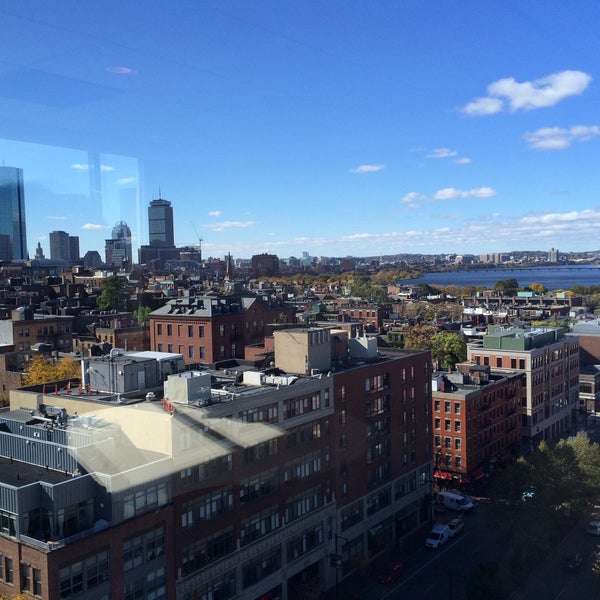 Foto tirada no(a) Wyndham Boston Beacon Hill por M.K. em 10/23/2015