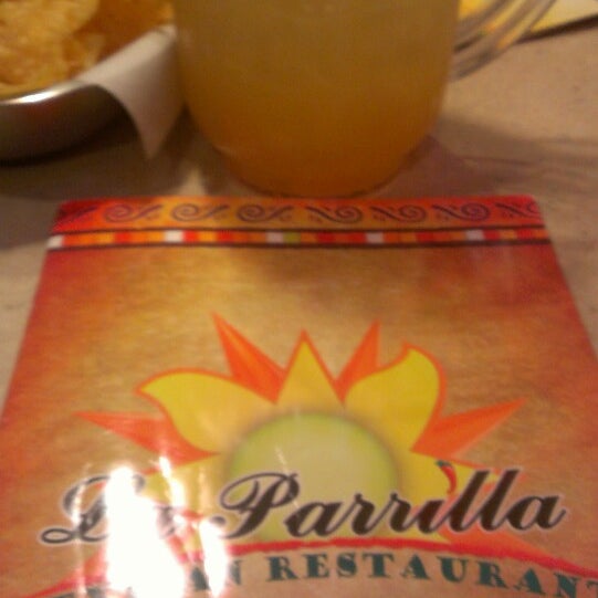 Foto tirada no(a) La Parrilla Mexican Restaurant por Chris H. em 3/9/2013