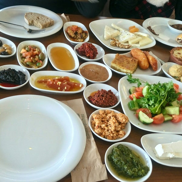 รูปภาพถ่ายที่ Kırıtaklar Mandıra &amp; Kahvaltı โดย SselinN . เมื่อ 1/28/2018