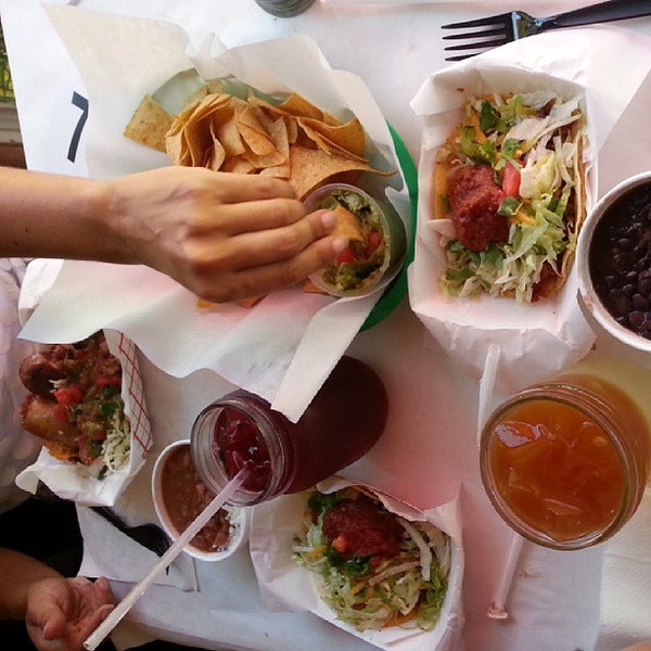 8/30/2013에 Rick M.님이 Sky&#39;s Gourmet Tacos에서 찍은 사진