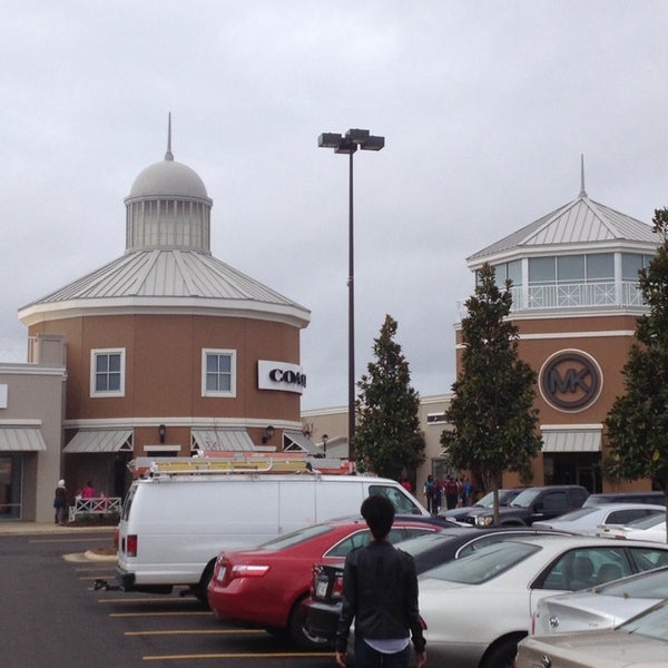 Photo taken at Outlets Of Mississippi by ~Roni~ on 11/16/2013