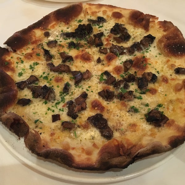The mushroom flat bread is delicious. Served with 3 kinds o cheese and truffle oil, it almost made me cry of happiness when it arrived to my table.