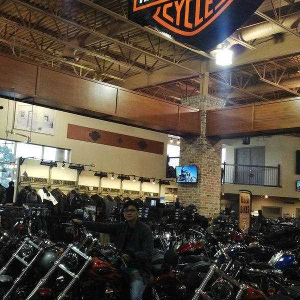 Photo taken at Cajun Harley-Davidson by hendro s. on 10/6/2014