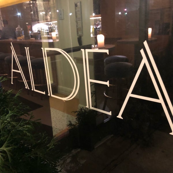 รูปภาพถ่ายที่ Aldea โดย Matt T. เมื่อ 1/25/2019