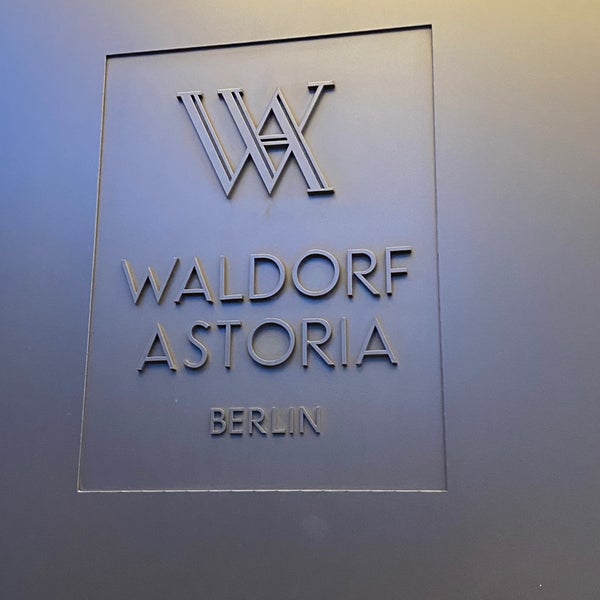 รูปภาพถ่ายที่ Waldorf Astoria Berlin โดย Matt T. เมื่อ 6/28/2023
