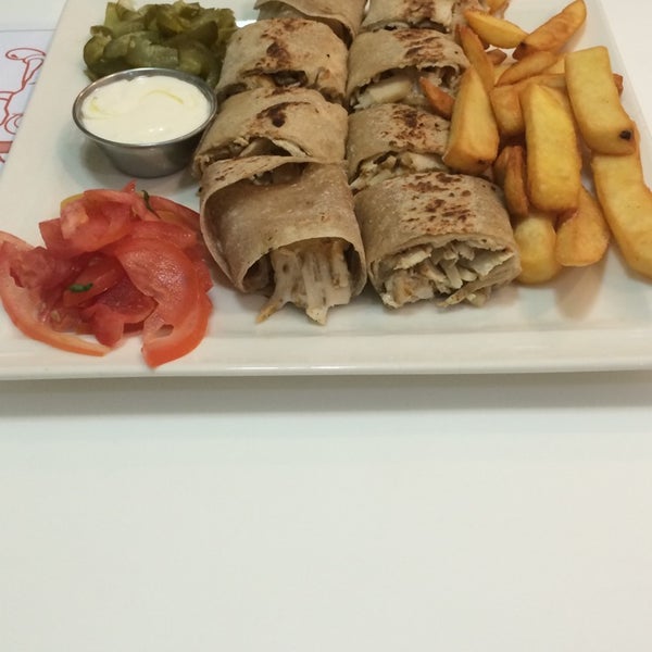 8/17/2014에 Eb A.님이 Shawarma Time شاورما تايم에서 찍은 사진