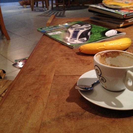 11/9/2012 tarihinde Alex H.ziyaretçi tarafından Gato Mia Café'de çekilen fotoğraf