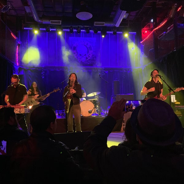 Foto tirada no(a) Reggie&#39;s Rock Club por Bonnie K. em 11/16/2019