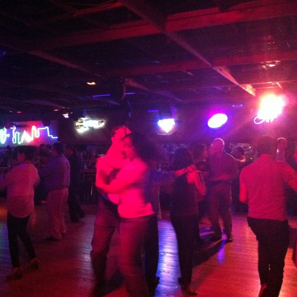 รูปภาพถ่ายที่ Dallas Night Club โดย A&#39;Keiba B. เมื่อ 1/4/2013