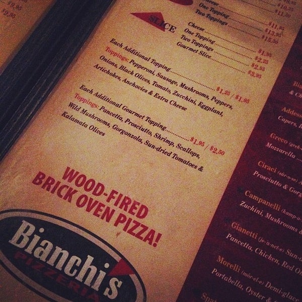 Foto scattata a Bianchi&#39;s Pizzeria da Keenon W. il 3/26/2014
