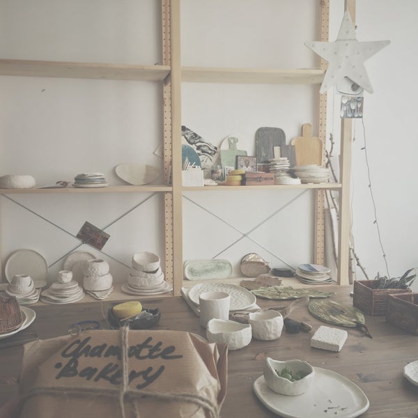 Круглые вещи которые могут быть тарелкой. Chamotte bakery. Chamotte bakery. Chamotte bakery. Chamotte bakery.