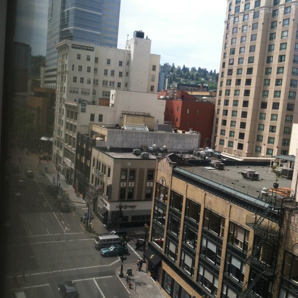 Das Foto wurde bei Portland Marriott City Center von Wayne L. am 4/27/2013 aufgenommen