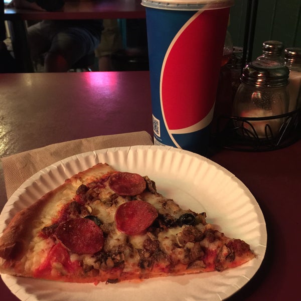 Photo taken at Joe&#39;s Pizza Buy the Slice by Shalon B. on 9/5/2015