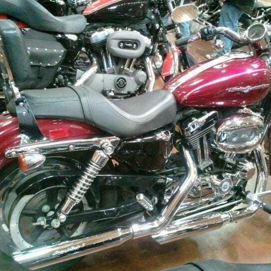 รูปภาพถ่ายที่ Red Rock Harley-Davidson โดย Rosy R. เมื่อ 1/16/2013