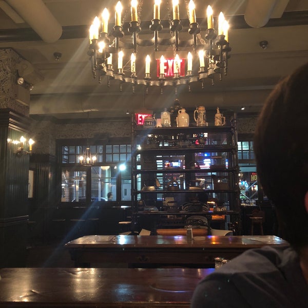 5/7/2018にDana B.がFlatiron Hall Restaurant and Beer Cellarで撮った写真
