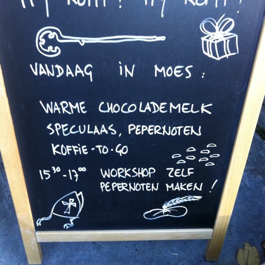 Photo taken at MOES eet- en drinklokaal by Venoes on 11/18/2012