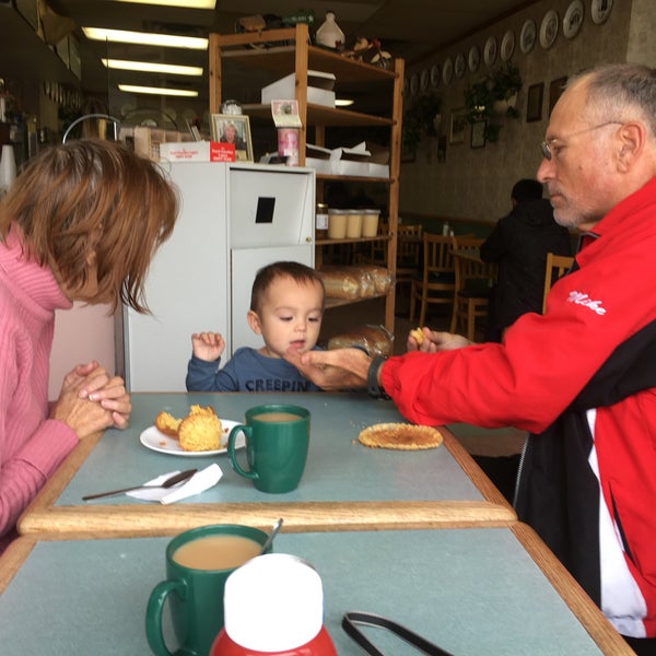 Пекарня фон. Baker and coffee тобольск. T bakery. Фон иллюстрация пекарный. Кафе т.