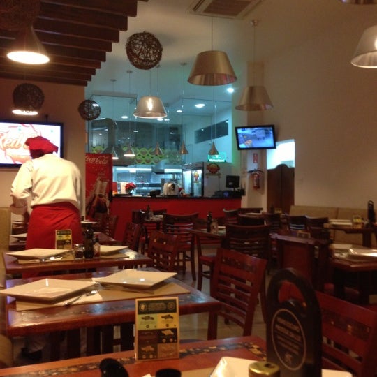 12/14/2012にBeto L.がRedSun Pizzaで撮った写真