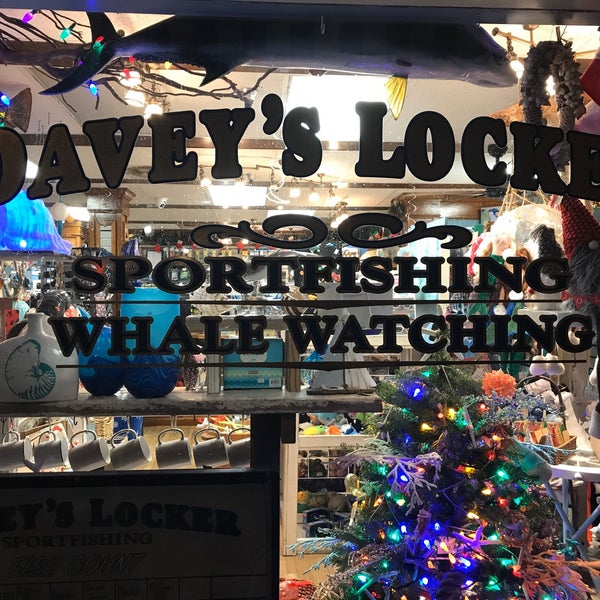 Foto diambil di Davey&#39;s Locker Sport Fishing &amp; Whale Watching oleh Mark L. pada 12/23/2019